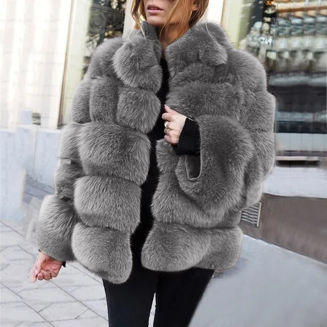 Elegant mjuk fluffig vinterjacka för kvinnor