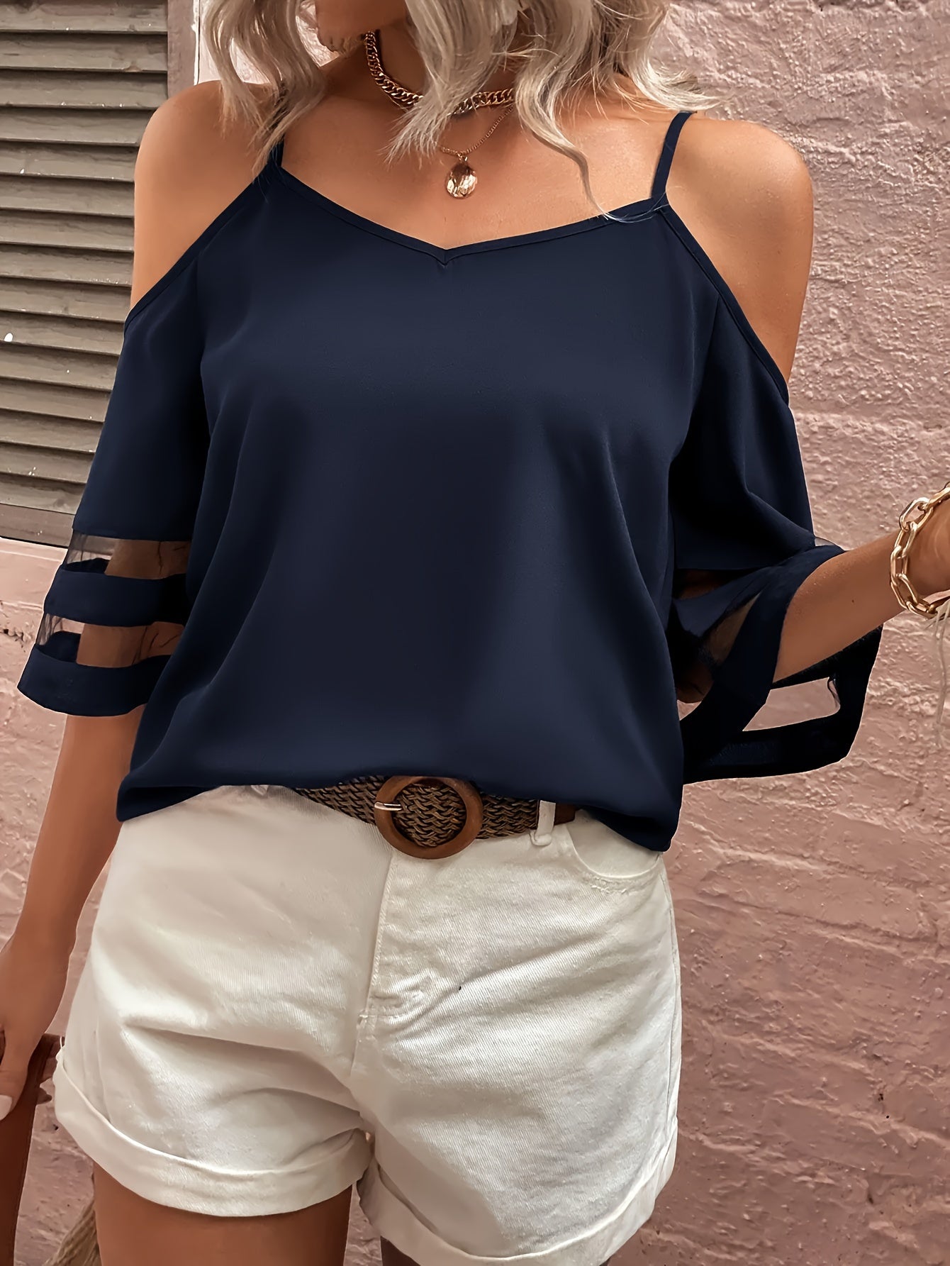 Vardaglig och stilren off-shoulder blus med halvlånga ärmar för kvinnor