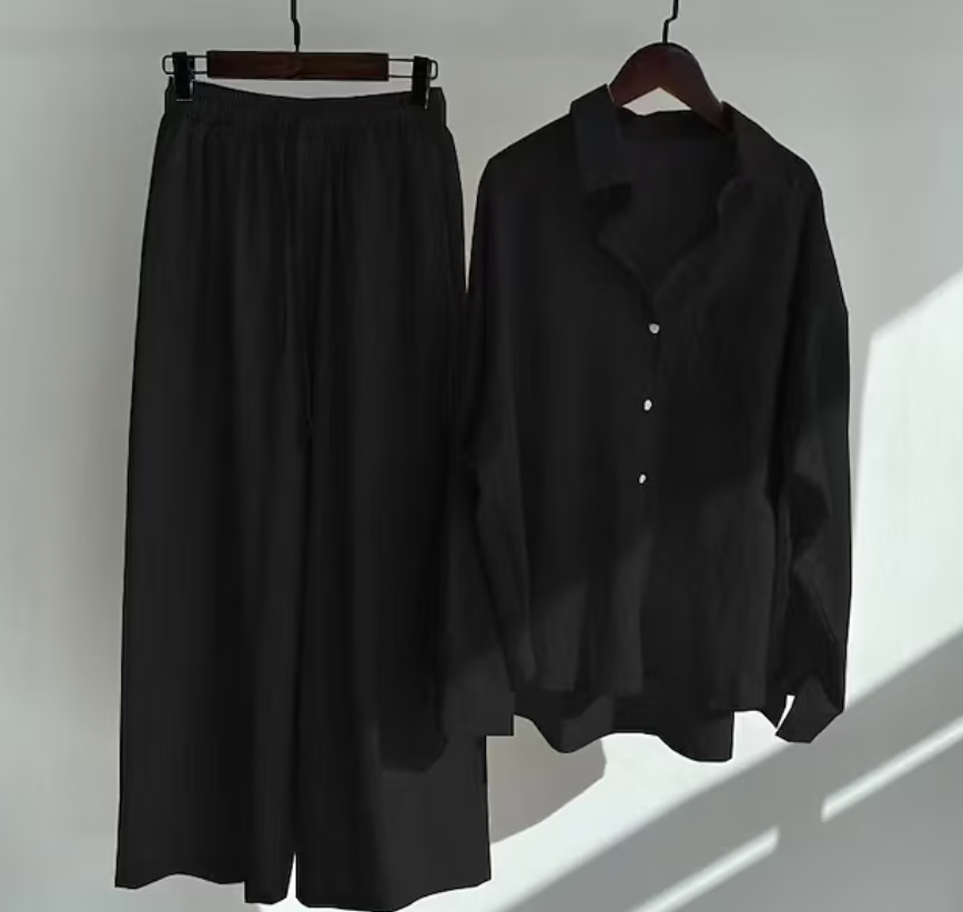 Vardaglig och stilren långärmad blus med knappar och vida byxor för kvinnor