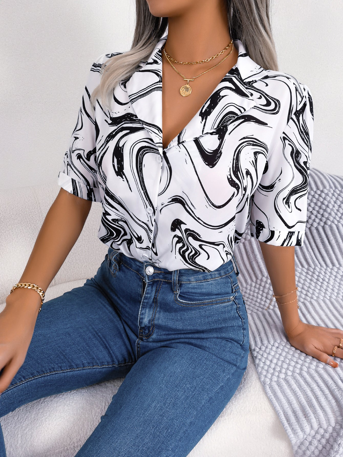 Elegant poloblus med knappar för kvinnor