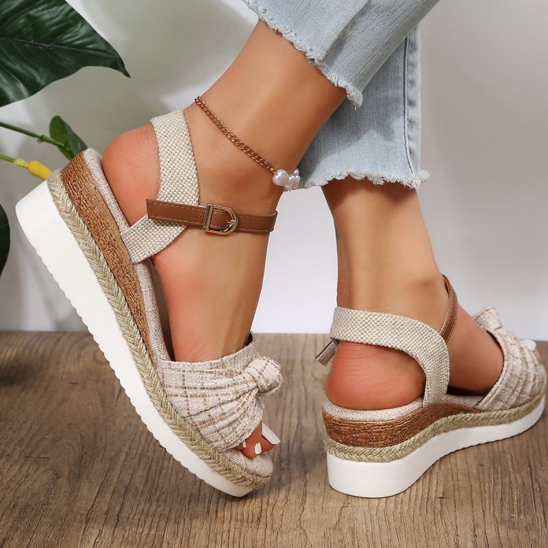 Leah - snygga kilformade sandaler för sommaren