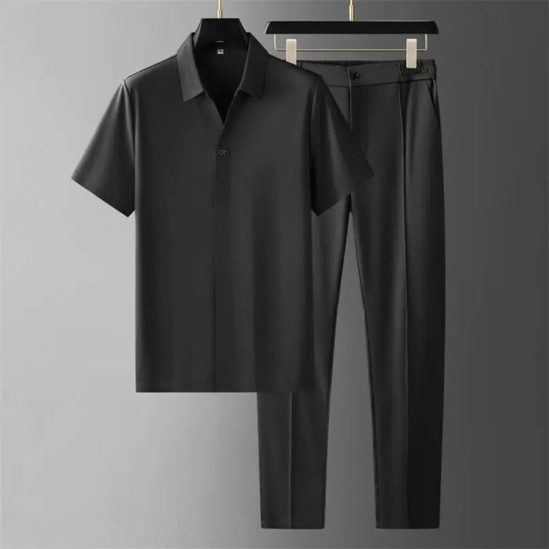 Elegant set med poloskjorta och byxor för män