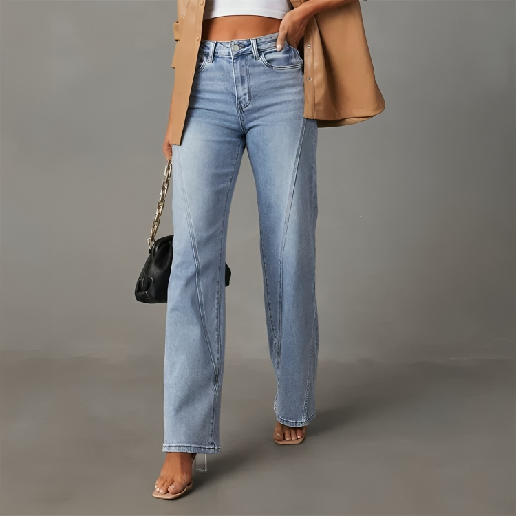 Snygga utsvängda jeans för kvinnor