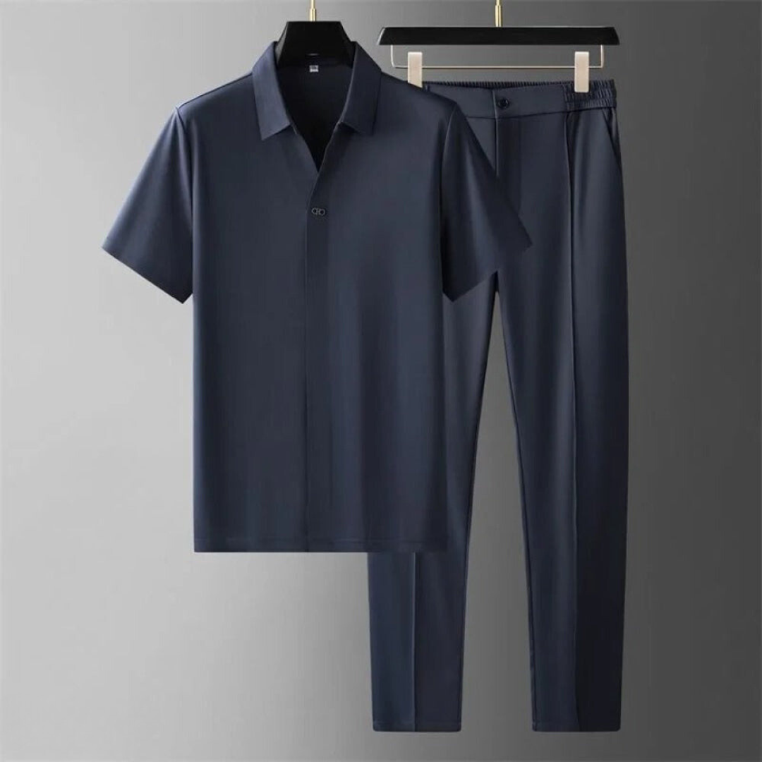Elegant set med poloskjorta och byxor för män