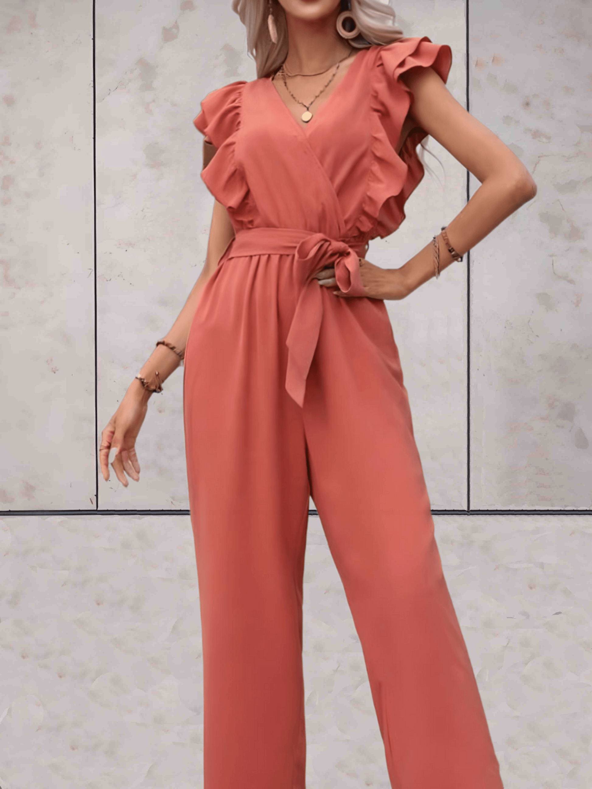 Stilren V-ringad jumpsuit med volanger för kvinnor