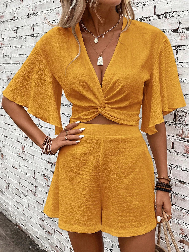 Stilrent Set med Djup V-Ringad Batwing Crop Top och Shorts för Kvinnor