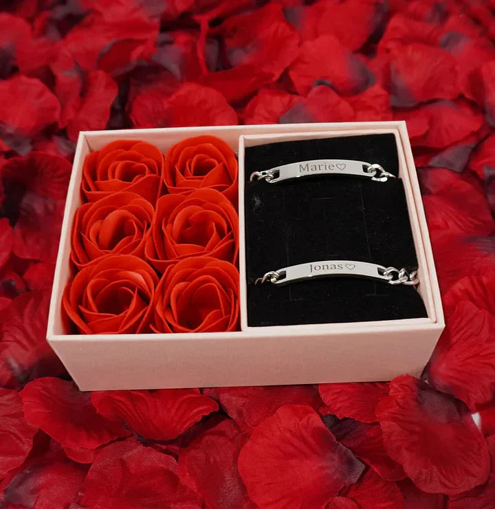 Set med ingraverade armband för par