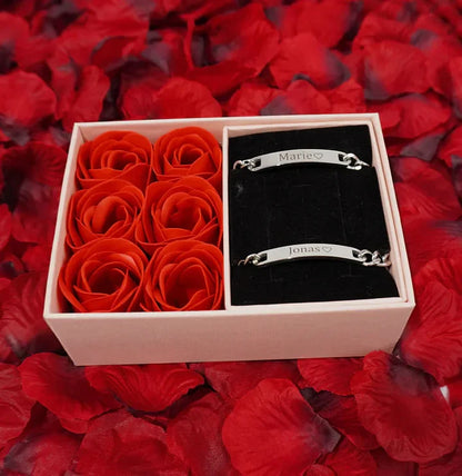 Set med ingraverade armband för par