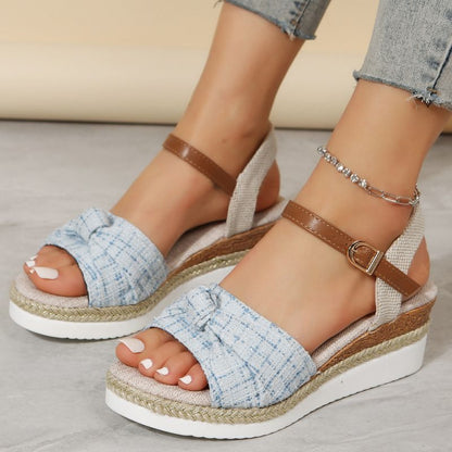 Leah - snygga kilformade sandaler för sommaren