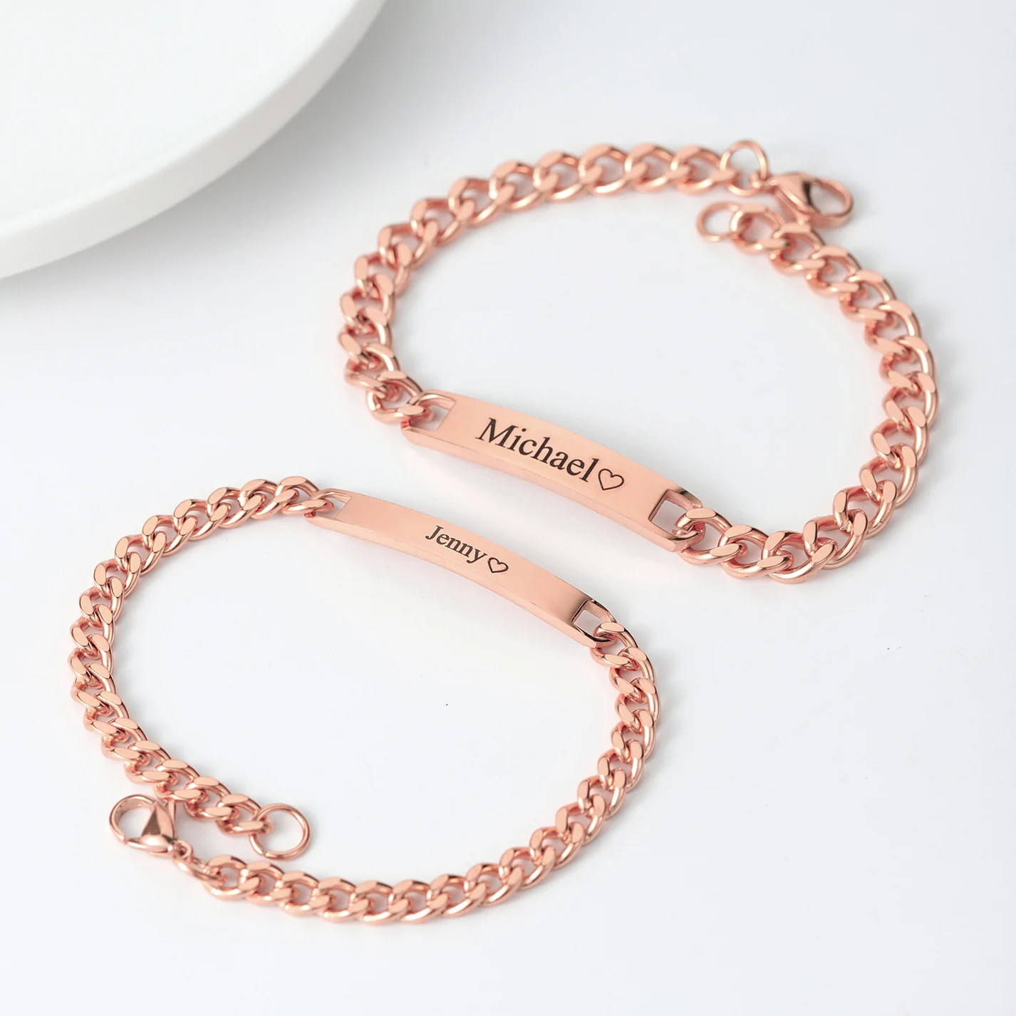 Set med ingraverade armband för par