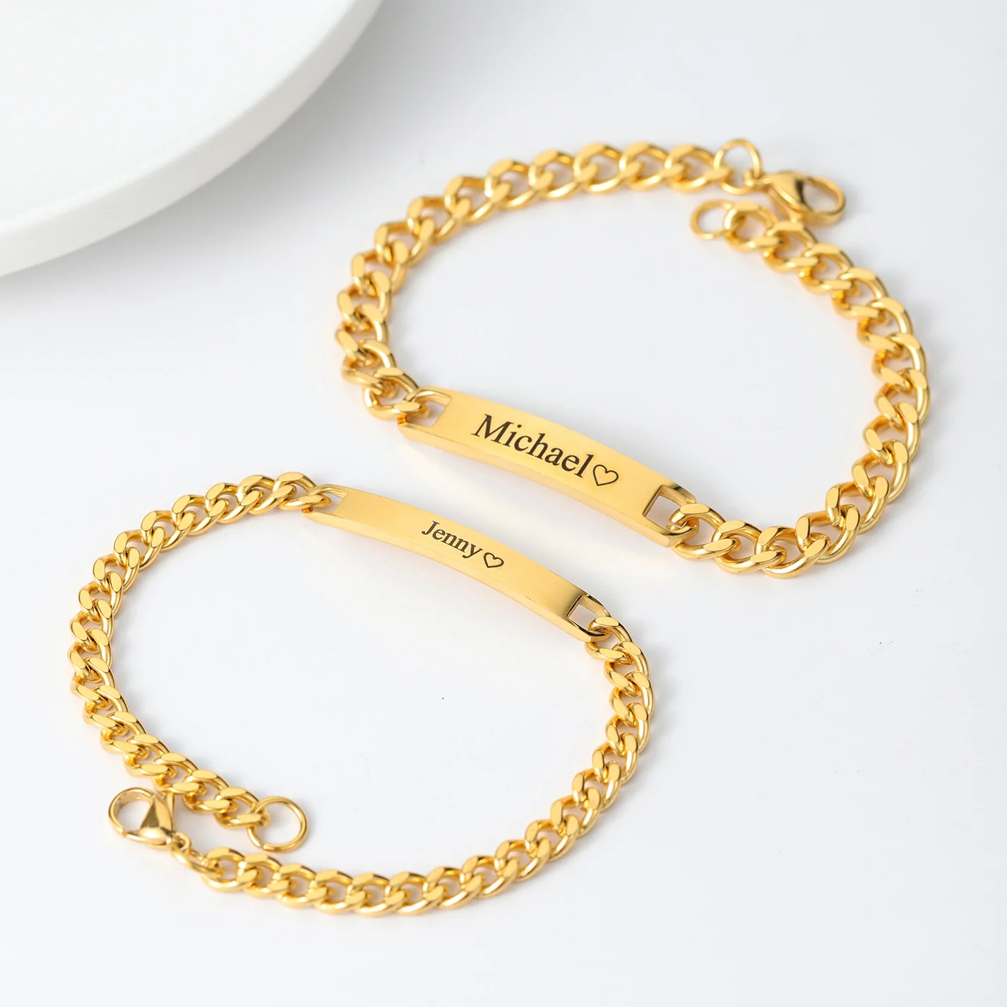 Set med ingraverade armband för par
