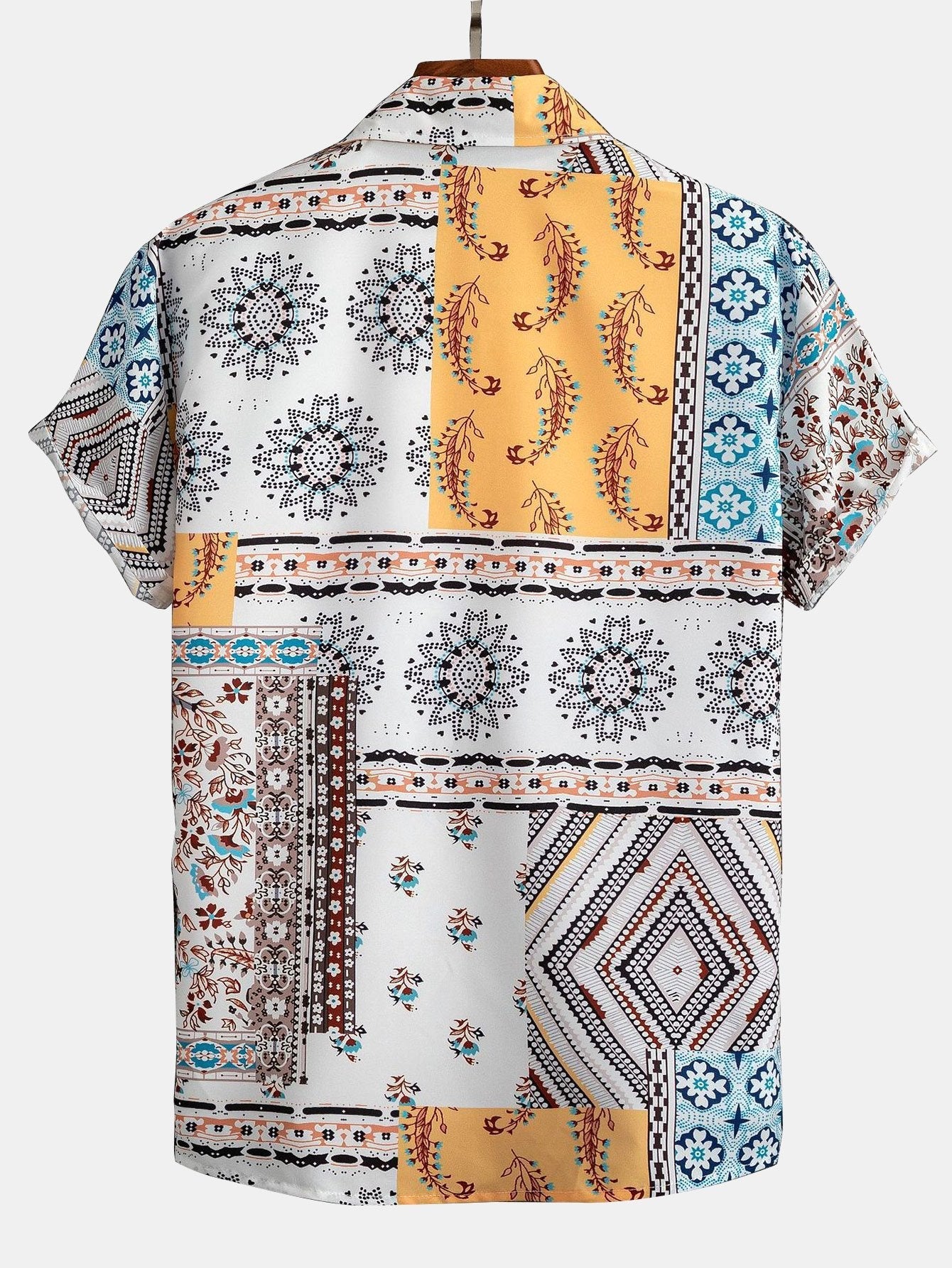 Skjorta med knappar och badshorts med scarf-tryck