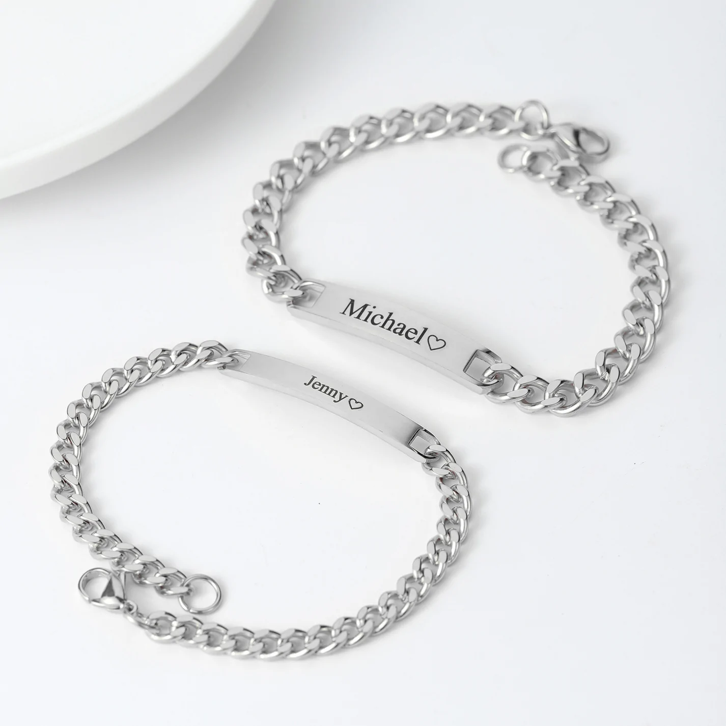 Set med ingraverade armband för par